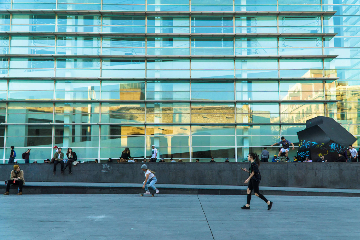 Old yet modern, architecture and contemporary art in the historical heart of Barcelona. Old yet modern, architecture and contemporary art in the historical heart of Barcelona.