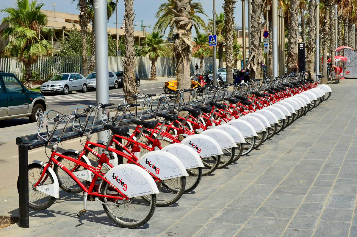 Barcelona on two wheels: the best bike routes to explore the city Barcelona on two wheels: the best bike routes to explore the city